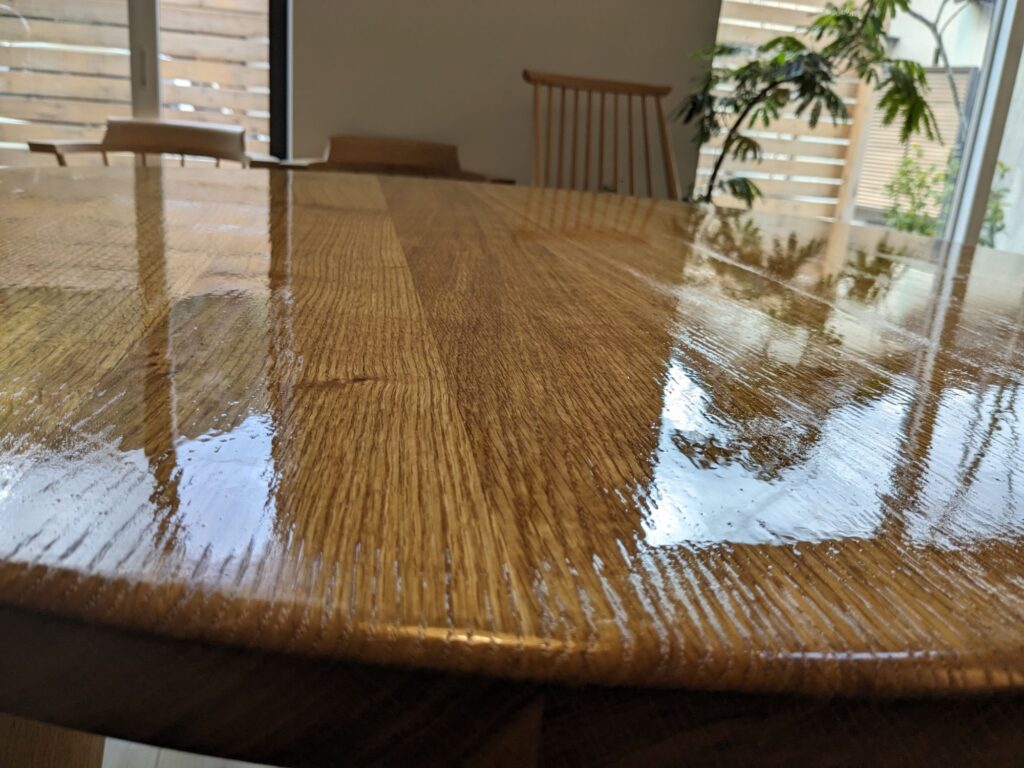 オイル塗りたてのテーブル